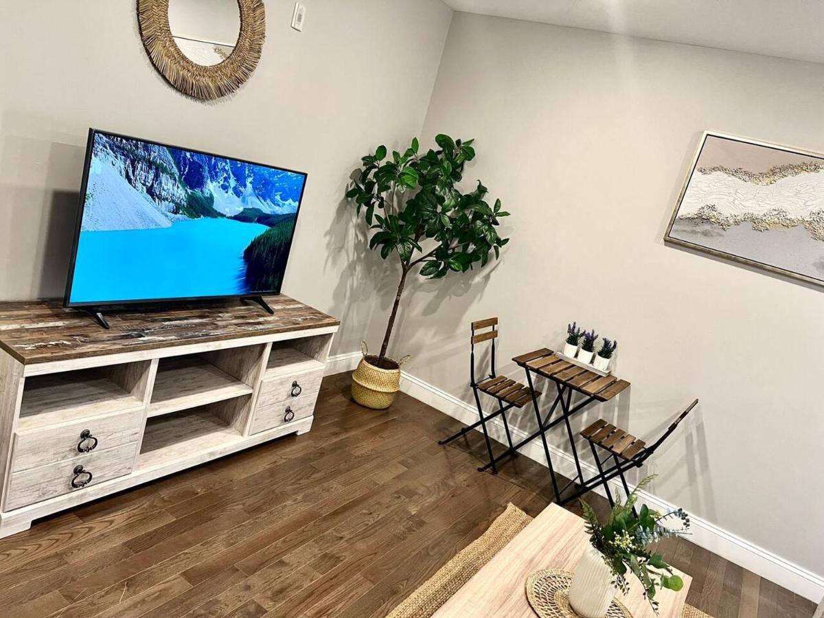 302 Comfy 1bd With View In Center